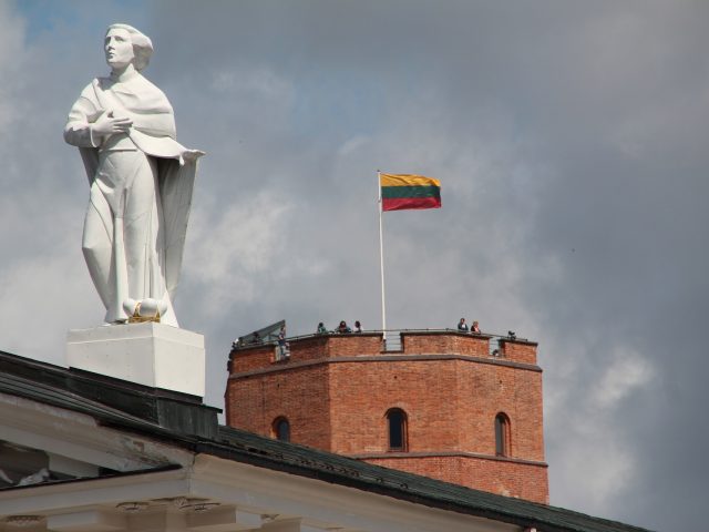 A Lithuanian flag and statue. Image by Peggy & Marco Lachmann-Anke from Pixabay
